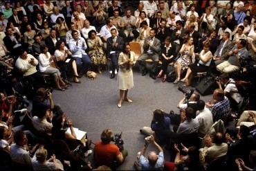 Qu&rsquo;est-ce que la d&eacute;mocratie d&rsquo;opinion? D&eacute;finition et&nbsp;critiques